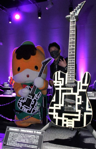 布袋寅泰 Zodiac works TC-HOTEI 25th Anniversary model WHITE LINE