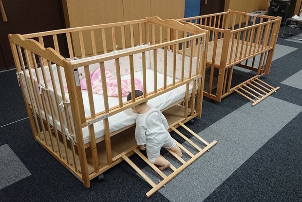 ベビーベッドの窒息事故に注意 旧基準の在庫商品いまも流通 毎日新聞