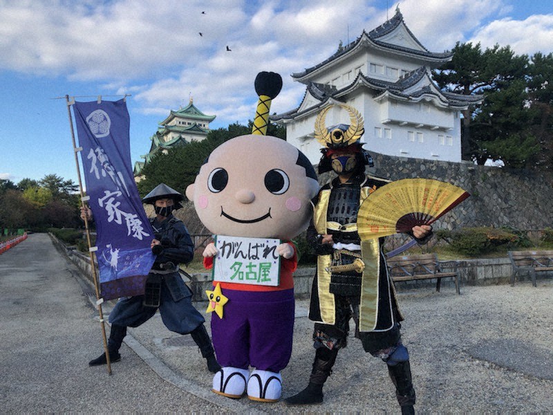 名古屋城(名古屋市)から、「名古屋おもてなし武将隊」とともに、東邦ガス、ジェイプロジェクトの名古屋勢2チームにエールを送る「はち丸」
