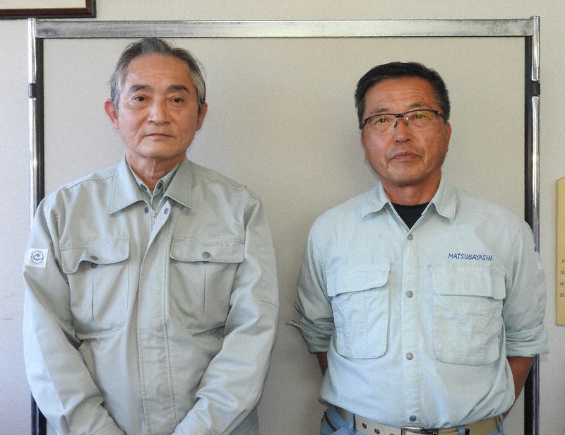滋賀バルブ協同組合の阿部弘幸専務理事(左)と株式会社ビワライトの松林良蔵会長