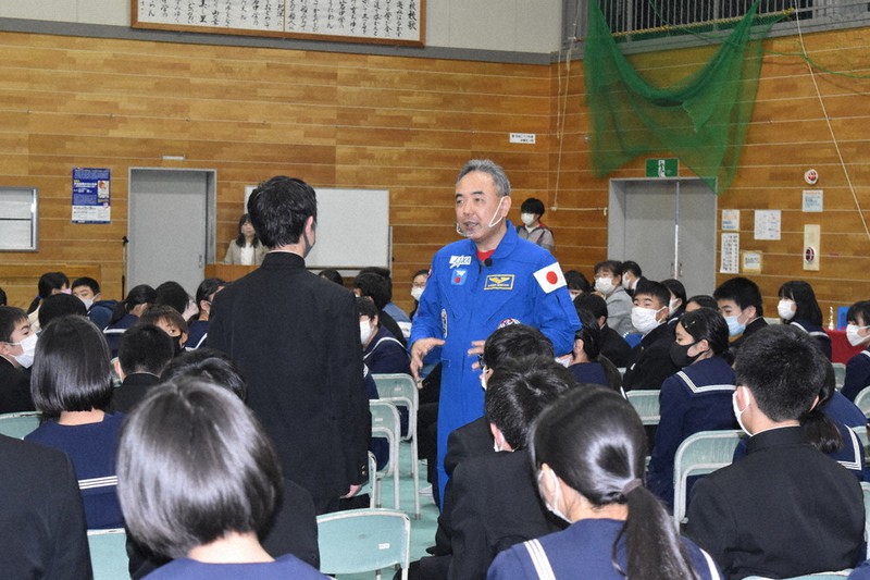 次は君たちの番 宇宙飛行士の古川聡さん いわきで小中生らに講演 福島 毎日新聞