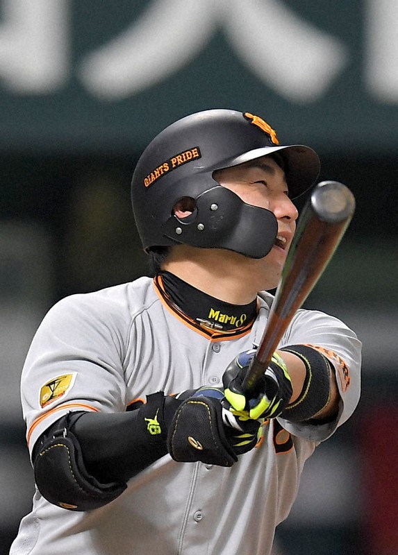 【ソフトバンク-巨人】五回表巨人2死一塁、右飛に倒れた丸=ペイペイドームで2020年11月25日、津村豊和撮影