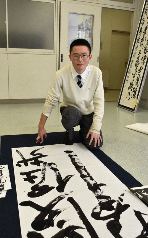「書の甲子園」優秀賞に輝いた三澤魁仁さん=福島県郡山市の帝京安積高校で2020年11月16日、笹子靖撮影