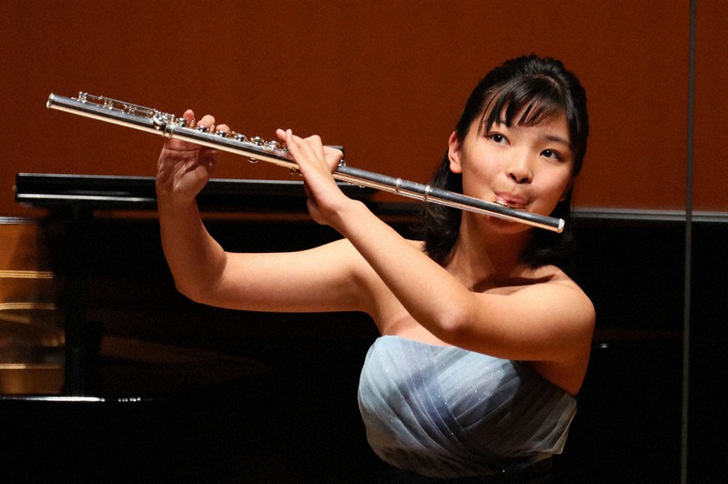 学生音コン 学生音コン 全国大会 フルート部門中学校の部 自信につながる ２位 高須蘭さん １４ 静岡 毎日新聞