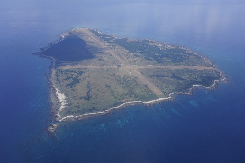 鹿児島県西之表市の馬毛島=2020年10月27日、本社機「希望」から