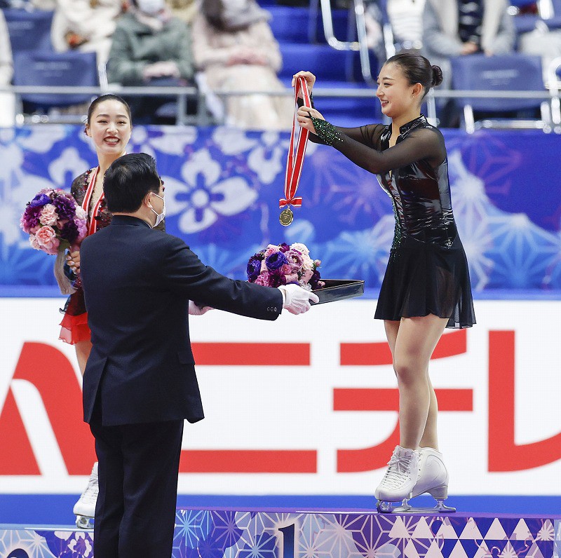 フィギュアスケート　NHK杯　ストラップ　関係者用　非売品 リンクサイド：女子5位の青木祐奈「気持ち良く伸び伸び滑れた