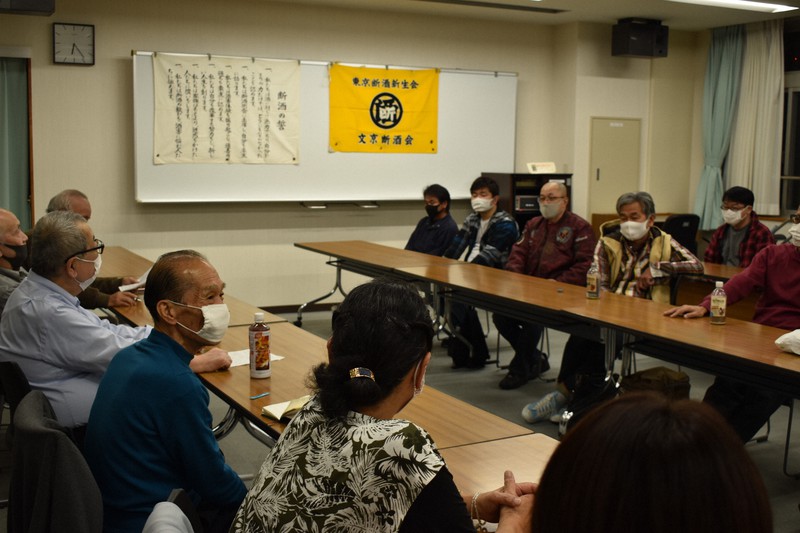 アルコール依存症患者が集まる断酒会。今は都内各所でほぼ毎日開かれている=東京都文京区で2020年11月2日、石田奈津子撮影