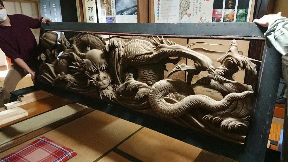 彫刻師伊八の傑作「波に龍」 1806年前後制作と判明 千葉・市原 | 毎日新聞