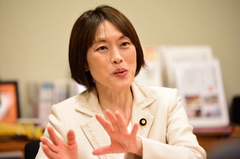 「桜を見る会」についてインタビューに答える田村智子参院議員=東京都千代田区の参院議員会館で2020年11月26日、丸山博撮影