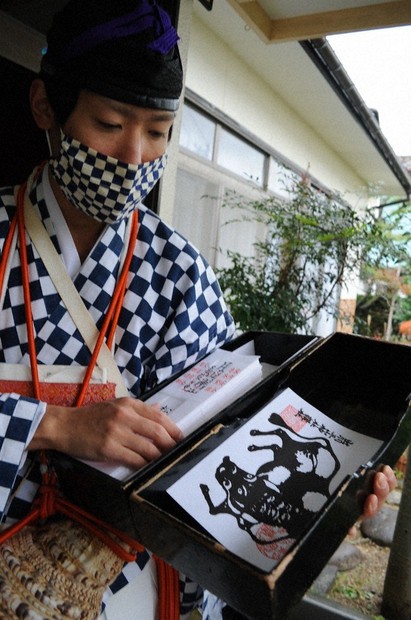 金運爆上げ　秘蔵品　秘法祈祷済み　撫で牛　銅製火防神牛像　出羽三山神社 金運爆上げ 最強！特別祈祷 金運呼び寄せ 魂入り鍍金製大国御