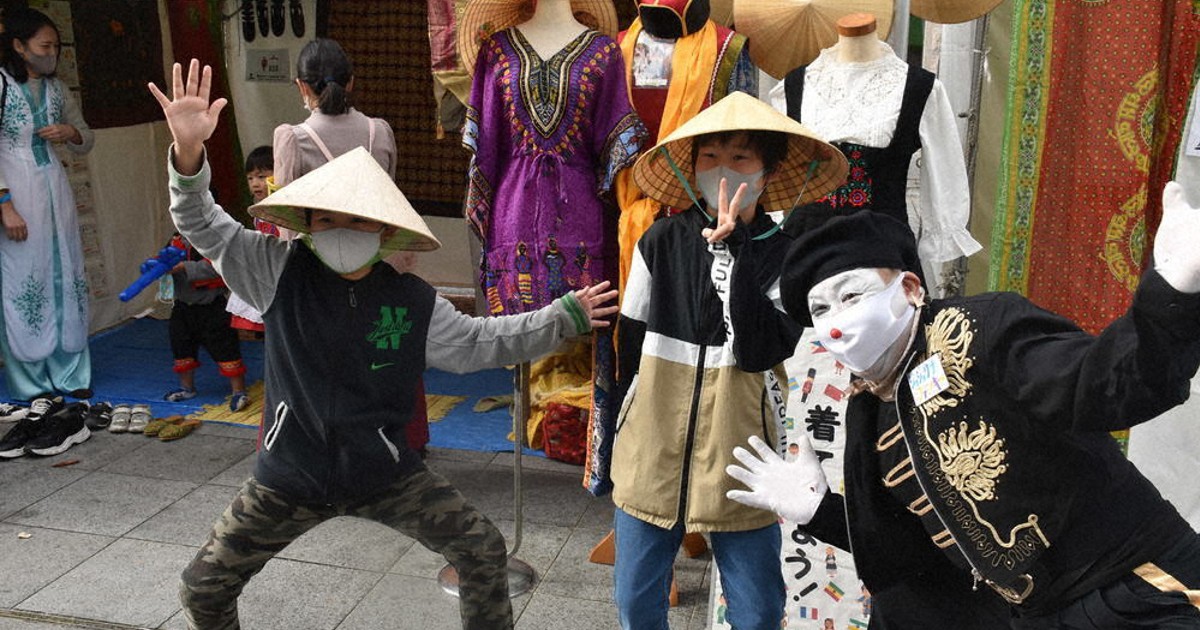 静岡でワールドフェア 市民ら1500人、多文化楽しむ 民族衣装試着や