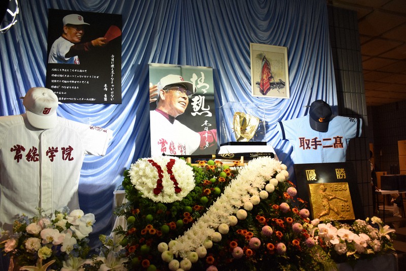 仁志さん「死ぬまで原点に」 2400人が別れ惜しむ 常総学院・木内