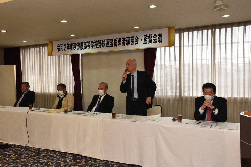 高校野球の選手育成について意見を交わすパネルディスカッション=秋田市山王4で2020年11月28日、猪森万里夏撮影