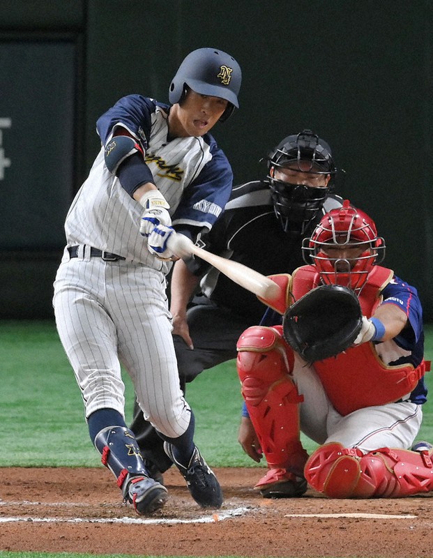 【大津町(ホンダ熊本)-京都市(日本新薬)】六回裏京都市1死二塁、北川が適時打を放つ=東京ドームで、西夏生撮影