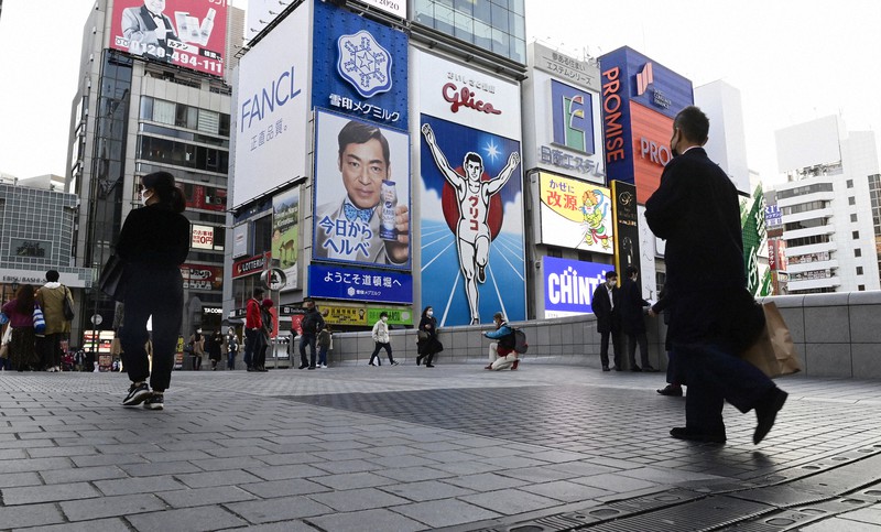 「大阪モデル」の赤信号が点灯した初の週末、人通りが減った道頓堀周辺=大阪市中央区で2020年12月5日午後3時56分、藤井達也撮影