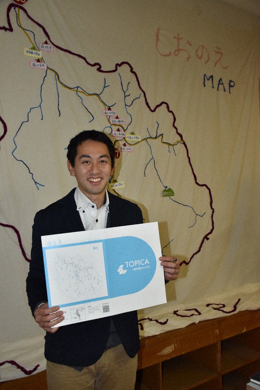 一般社団法人トピカ代表理事の村山淳さん(31)=高松市塩江町上西の旧上西小で2020年11月26日午後5時49分、西本紗保美撮影