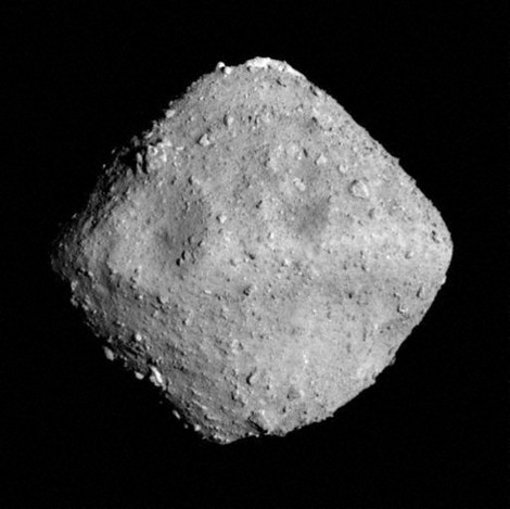 探査機はやぶさ2が撮影した小惑星リュウグウ=JAXA、東京大など提供