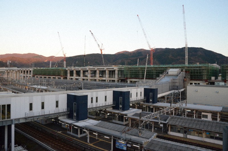 開業が遅れる見通しとなった北陸新幹線の敦賀駅周辺の工事現場=福井県敦賀市2020年12月4日午後4時40分、岩間理紀撮影