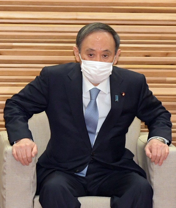 閣議に臨む菅義偉首相=首相官邸で2020年12月8日午前9時59分、竹内幹撮影