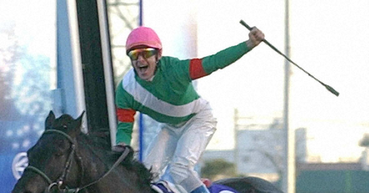 シンボリクリスエス死ぬ 天皇賞・秋と有馬記念を連覇 孫にデアリング
