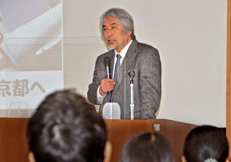 民族学者 故梅棹忠夫の優れた好奇心 山極前京大学長が高校生に特別授業 毎日新聞