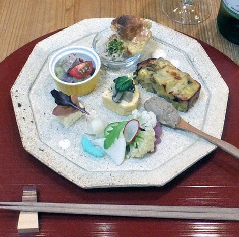 コース料理の前菜の盛り合わせ=奈良市山町のSAKANAYAで、田中なつみ撮影