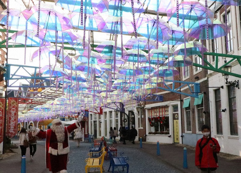 Ricardo Shelmoni 少年と傘の置物