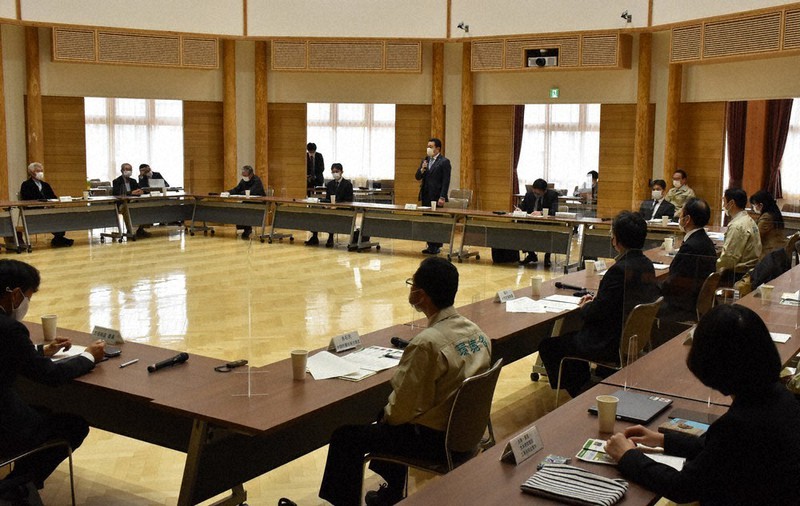 除染土の再利用について話し合う飯舘村民や環境省の担当者ら=福島県飯舘村草野の交流センターふれ愛館で2020年12月10日午後1時34分、磯貝映奈撮影