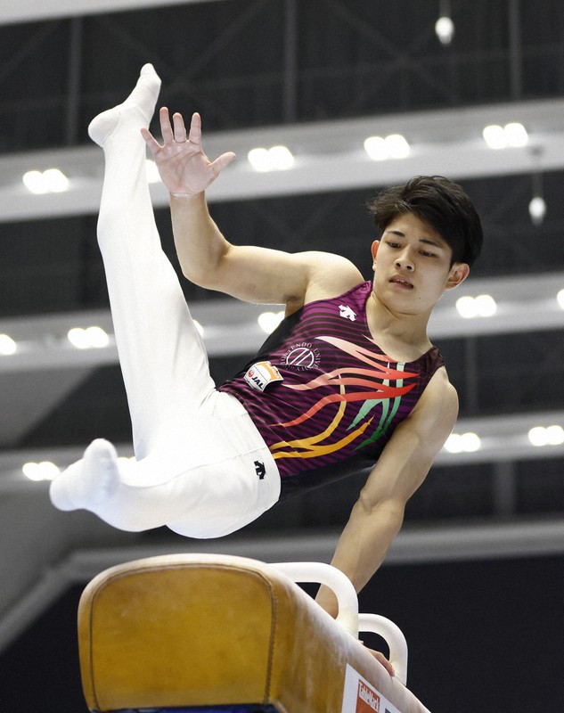 体操の全日本選手権男子予選での谷川翔のあん馬=群馬県高崎市の高崎アリーナで2020年12月11日(代表撮影)