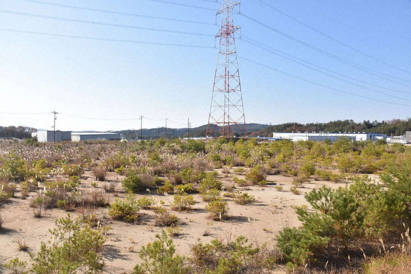 手つかずの土地も残る吉備高原都市の産業区=吉備中央町湯川で2020年12月7日午前9時52分、戸田紗友莉撮影