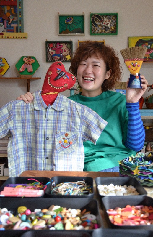 顔付きアート作家・くるる=松山市北井門3で2020年11月30日午後2時5分、木島諒子撮影