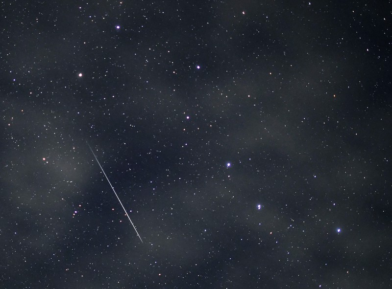 師走の夜空に きらめく流れ星 「ふたご座流星群」ピークに [写真特集1