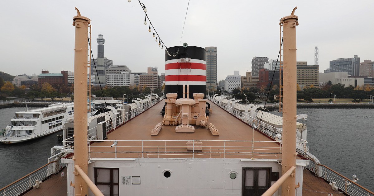 横浜マリンタワー×氷川丸 昭和レトロ 中古品 年代物 オブジェ 横浜マリンタワー×氷川丸 昭和レトロ 中古品 年代物 オブジェ 横浜