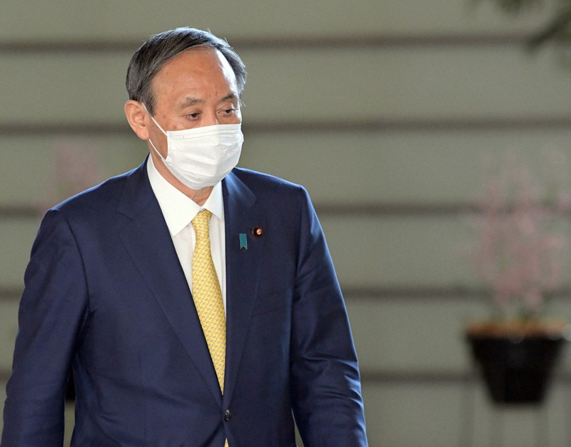 首相官邸に入る菅義偉首相=東京都千代田区で2020年12月15日午前9時51分、竹内幹撮影