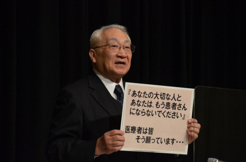 大阪府民へ不要不急の外出自粛を呼びかける府医師会の茂松茂人会長=大阪市天王寺区で2020年12月15日午後1時20分、松本光樹撮影
