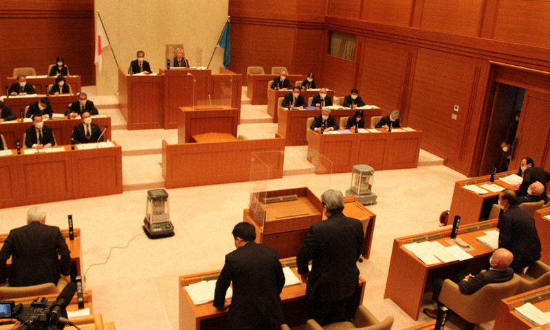 美浜原発3号機の再稼働求める請願を賛成多数で採択した美浜町議会=福井県美浜町で2020年12月15日午後0時6分、大島秀利撮影