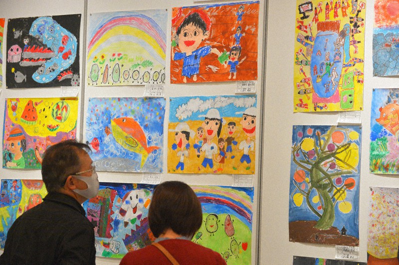 小中学生の絵画443点展示 西都・児湯から応募 高鍋町美術館