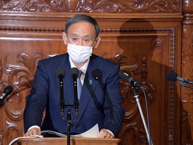 衆院本会議で所信表明演説をする菅義偉首相=国会内で2020年10月26日午後2時23分、竹内幹撮影