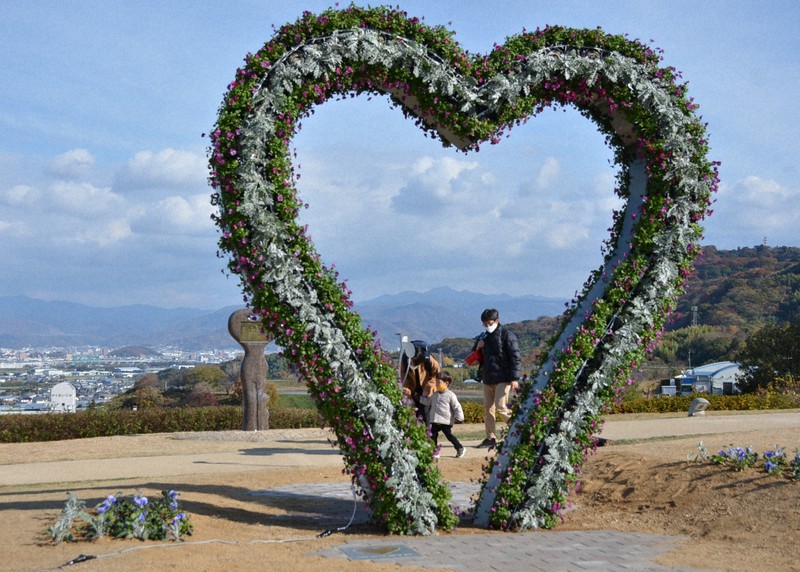 恋人の聖地」リニューアル 愛の南京錠、溶かしてプレートに 愛媛