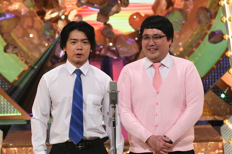 M-1グランプリで優勝した「マヂカルラブリー」の野田クリスタルさん(左)と村上さん(C)M-1グランプリ事務局