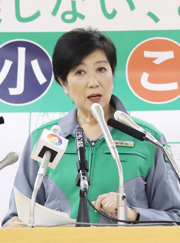 年末年始の過ごし方などについて記者会見する小池百合子東京都知事=東京都庁で2020年12月21日午後5時17分、吉田航太撮影