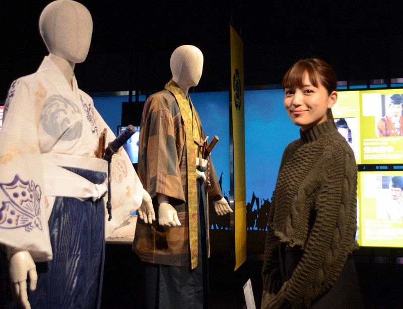 川口春奈さん 帰蝶の行く末お楽しみに 岐阜の大河ドラマ館を訪問 毎日新聞