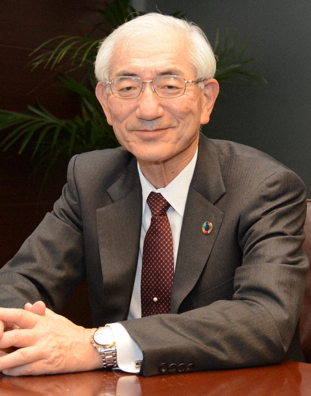 ラグビーで学んだスポーツマンシップの大切さを説く日本製鉄の進藤孝生会長=東京都内で2020年12月1日午前11時56分、黒川優撮影