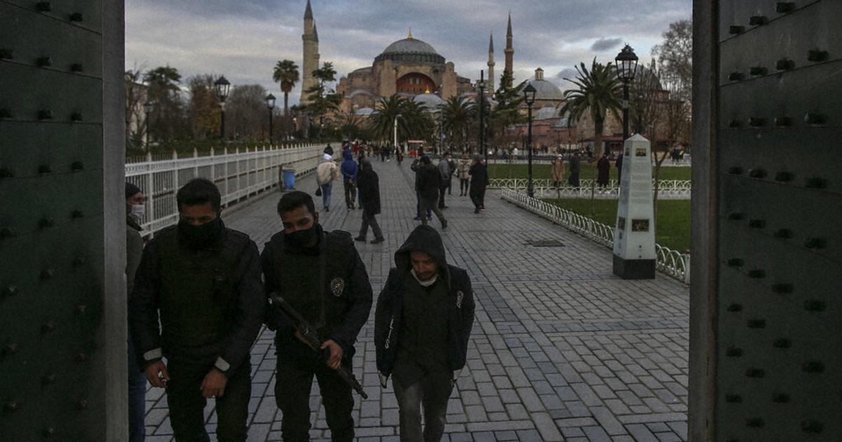 Turkey has quarantined 4,600 arriving from UK The Mainichi