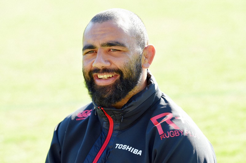 新型コロナウイルスの流行下で花園に臨む高校生たちへエールを送る2019年W杯日本代表主将のリーチ・マイケル=東京都府中市で2020年11月21日、内藤絵美撮影