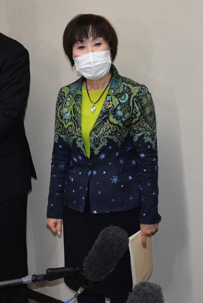 国交省との意見交換後、「のど元まで不信感が詰まって、真実が入らないほどになっている」と語った染谷絹代・島田市長=静岡県島田市で2020年12月20日午後4時33分、山田英之撮影