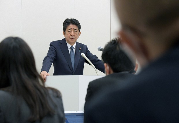 記者会見する安倍晋三前首相=衆院第1議員会館で2020年12月24日午後6時31分、竹内幹撮影