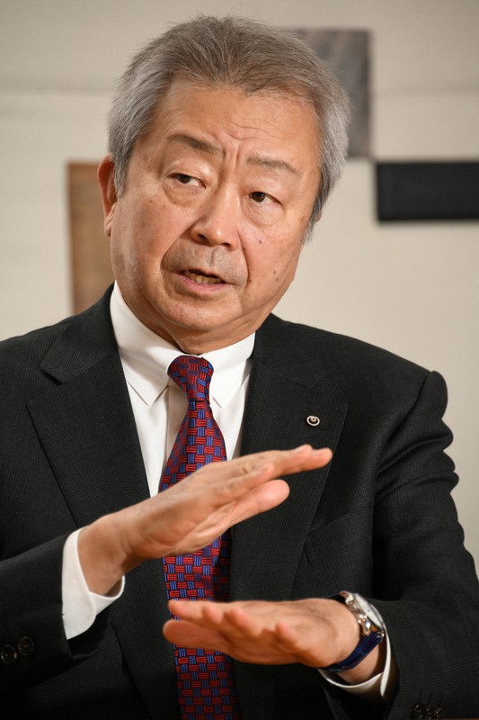 インタビューに答えるNTTの澤田純社長=東京都千代田区で2020年12月15日、内藤絵美撮影