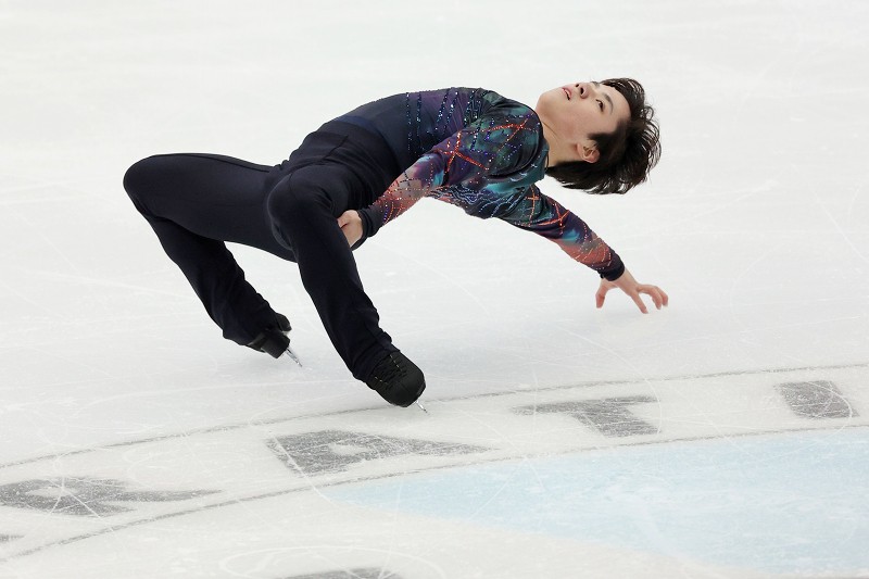 全日本フィギュアの男子ショートプログラム(SP)で演技をする宇野昌磨=長野市ビッグハットで2020年12月25日(代表撮影)