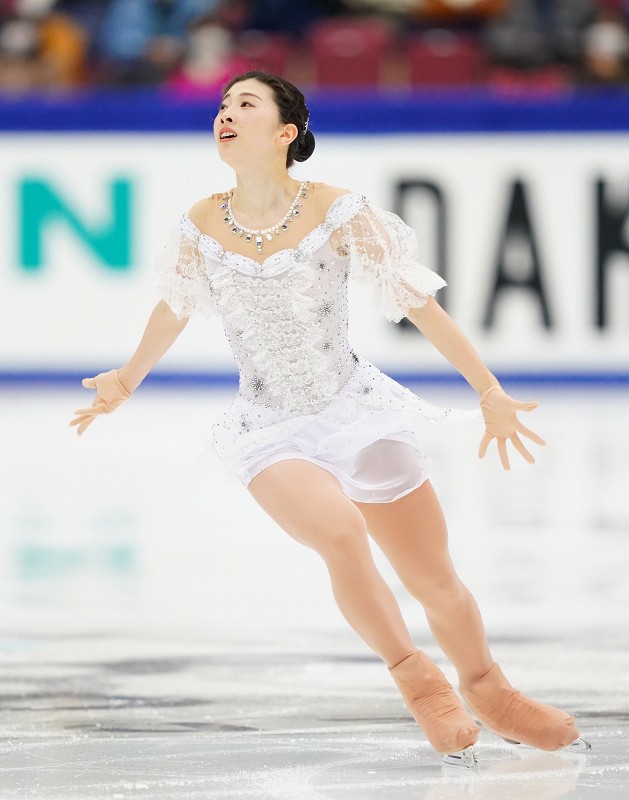 女子SPで演技する永井優香=長野市ビッグハットで2020年12月25日(代表撮影)